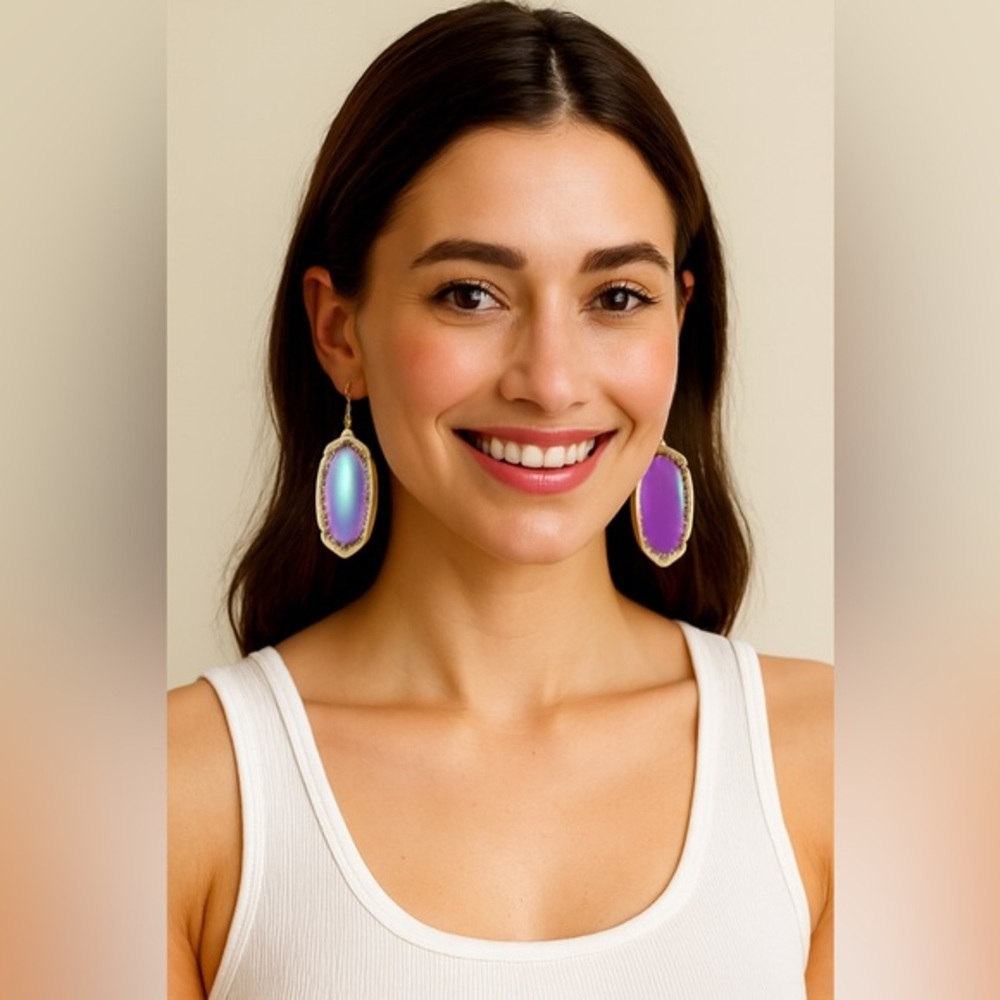 Kendra Scott NWT Elle 2” Iridescent Purple and Gold Tone Earrings  + Dust Bag